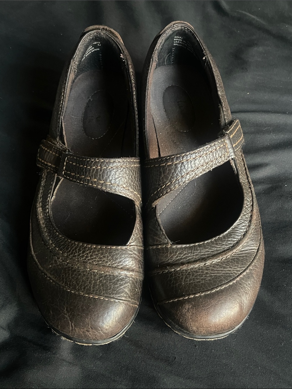 Clarks Brown Leather Mary Jane Comfort Flats Women’s Size 6.5M Hook & Loop